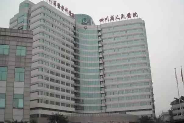 成都装假牙三甲医院